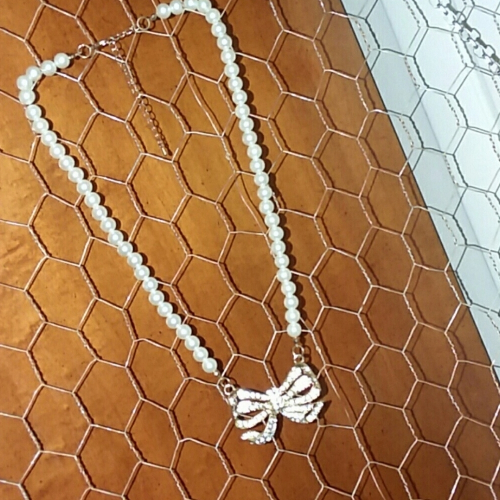 Pearl and diamond ribbon necklace